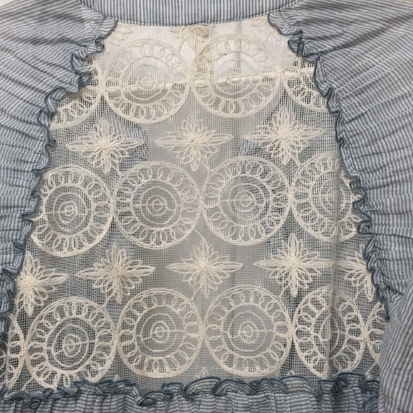 Free People shirt with gorgeous back detail - Picture 3 of 5